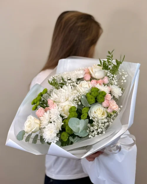 Букет-микс в светлой упаковке