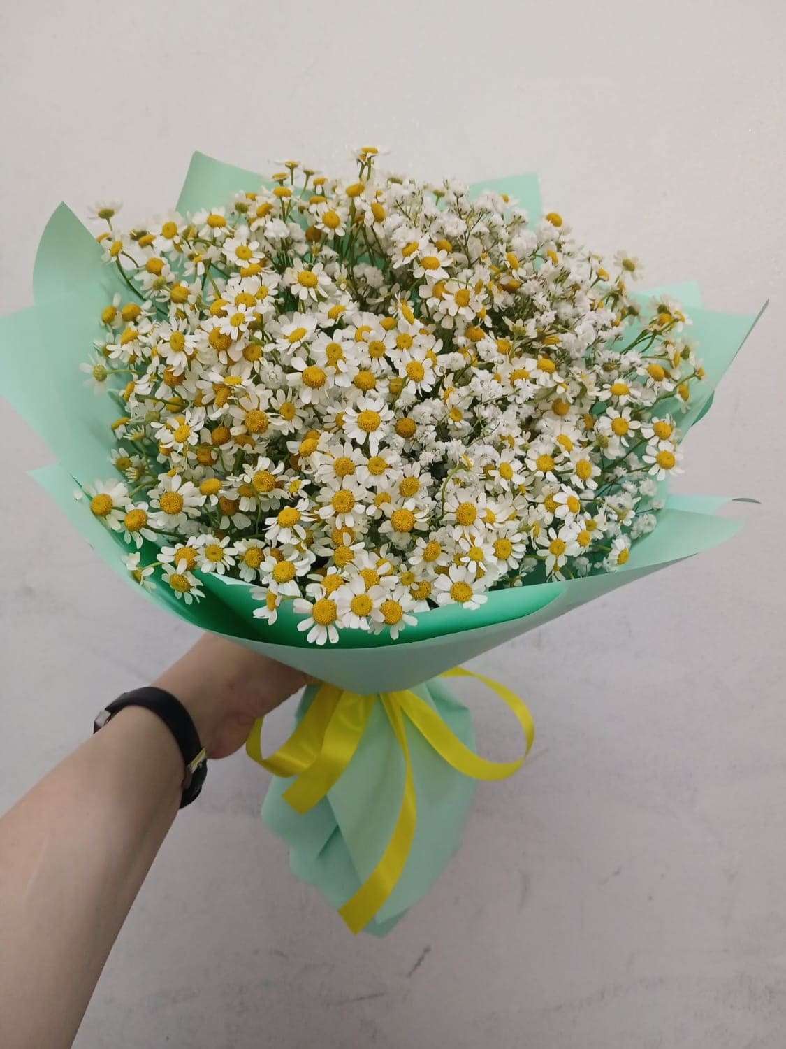 Букет из кустовых ромашек (танацетум)