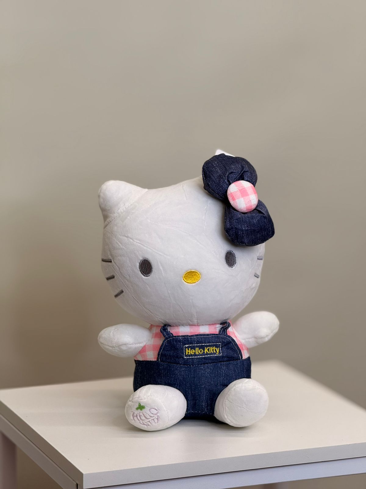 Мягкая игрушка" Kitty "в штанишках